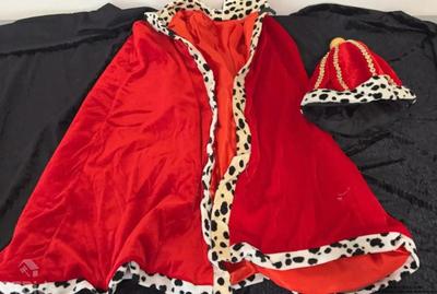 Child holiday cape and matching hat 1