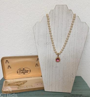 Cream faux pearl necklace with pink gemstone 1