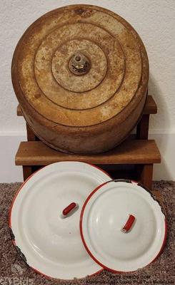 Aluminum cake cover plus two metal lids 1