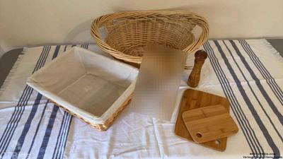Various wooden home goods 1