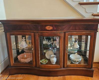 Lighted display cabinet with glass shelved