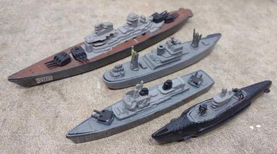 Sale Photo Thumbnail #395: 4 Tootsietoy Diecast Battleship Toys