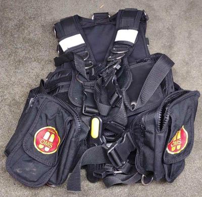 Sale Photo Thumbnail #185: OMS Scuba Diving Harness w/ Backplate