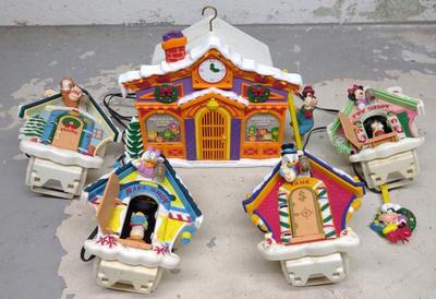 Sale Photo Thumbnail #516: 1993 Disney Mickey Mouse Christmas Clock Shop