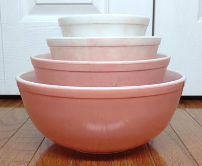 Sale Photo Thumbnail #15: Pyrex Flamingo Pink Cinderella Mixing Bowl Set