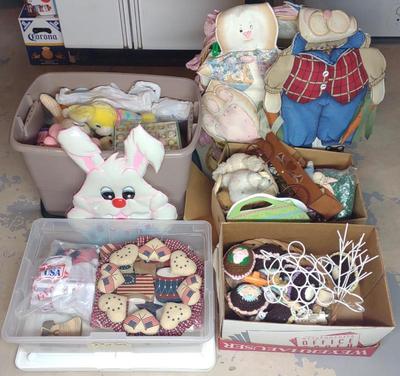 Sale Photo Thumbnail #561: Lot of Easter Decorations