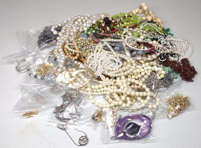 Sale Photo Thumbnail #181: Vintage Costume Necklaces