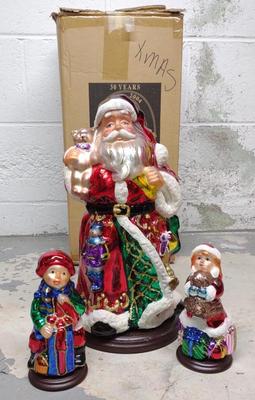Sale Photo Thumbnail #520: Thomas Pacconi Glass Santa Claus Christmas Set