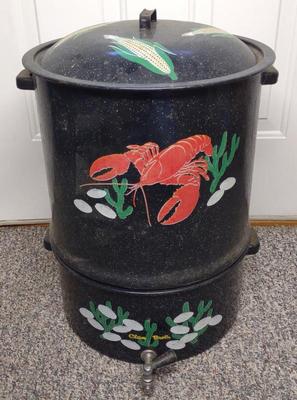 Sale Photo Thumbnail #151: Painted Granite Ware Crab / Lobster Steamer Pot