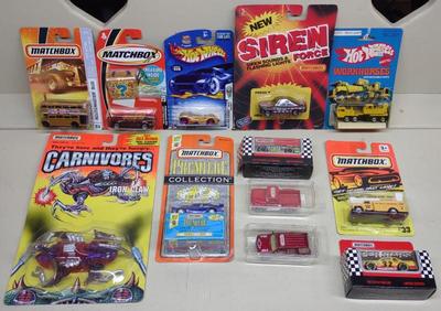 Sale Photo Thumbnail #283: 12 Matchbox & Hot Wheels Cars in Blister Packs