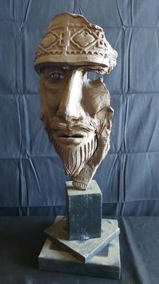 CERAMIC HEAD SCULPTURE SIGNED BY DAVID MACINNES