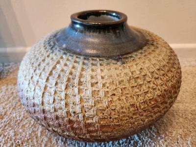 CERAMIC ROUND VASE BY JIM GARDNER