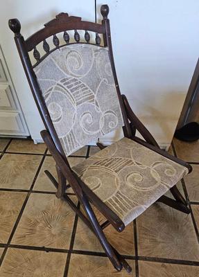 ANTIQUE FOLDING ROCKING CHAIR