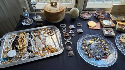 Sale Photo Thumbnail #5: Costume Jewelry