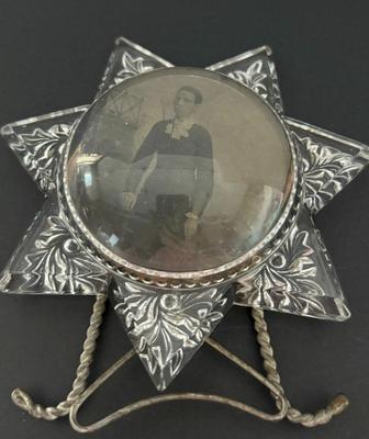 Antique Victorian 7 Point Star Goofus Glass Magnifying Frame With Stand & Photograph
Lot #: 67