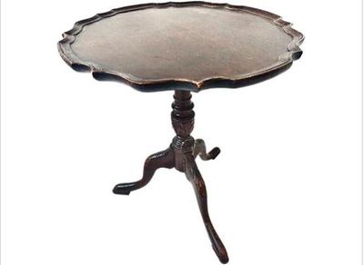 Sale Photo Thumbnail #15: George II Style Mahogany Piecrust Table - Lovely Scalloped Border