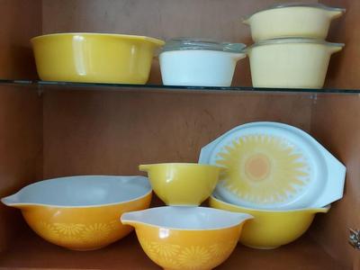 DAISY YELLOW AND ORANGE PYREX COLLECTION 
