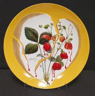 ROYAL LIMOGE "COEUR DE FRAISES (GOLD)" PORCELAIN DISH HAND-FINISHED BY SALVADOR DALI