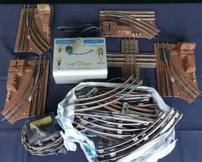 ELECTRAPACK MODEL RAILROAD POWER SUPPLY AND TRACKS 