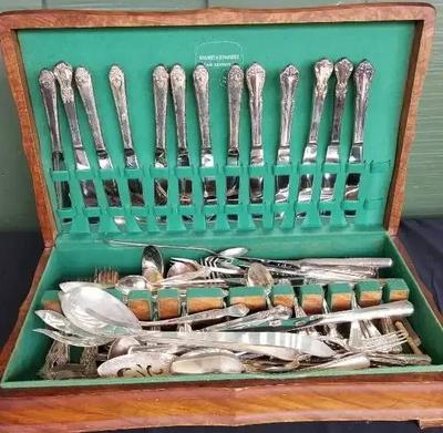 HOLMES & EDWARDS INLAID SILVERPLATE PLUS MISCELLANEOUS PIECES 