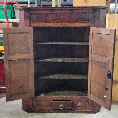 BEAUTIFUL ANTIQUE CORNER CABINET