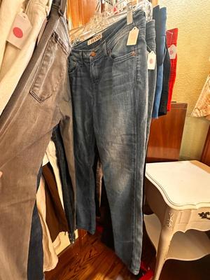 Sale Photo Thumbnail #434