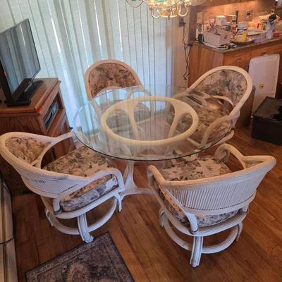 kitchen table and chairs 