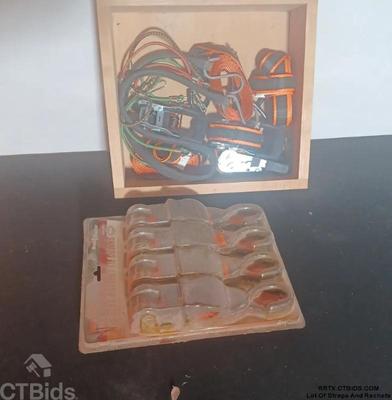 Lot of straps and rachets