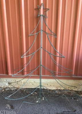 Green outdoor metal christmas tree 1)