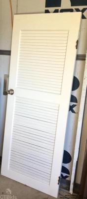 White wood slatted door 1 pc)