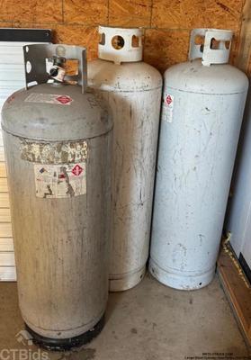 Large steel cylinder gas tanks set of 3)