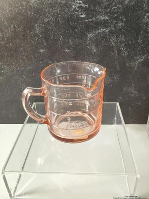 Vintage pink kelloggs glass measuring cup