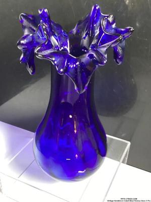 Vintage handblown cobalt blue hickory vase 1 pc)
