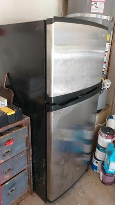 WHIRLPOOL TOP FREEZER REFRIGERATOR 