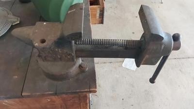 ROCK ISLAND HEAVY DUTY VISE