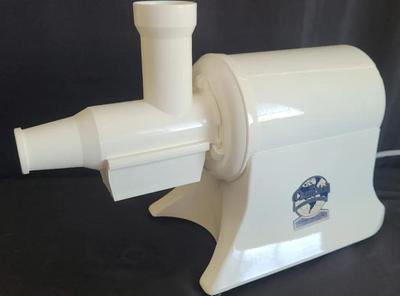 THE CHAMPION "WORLD'S FINEST JUICER"