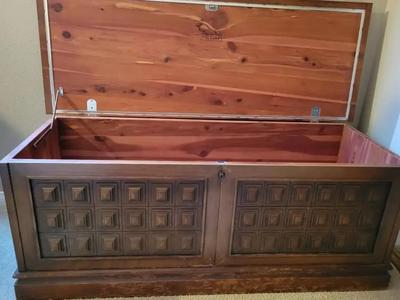 VINTAGE VIRGINIA MAID SWEETHEART CEDAR CHEST BY LANE 