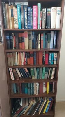 BOOKCASE WITH 6 SHELVES OF BOOKS