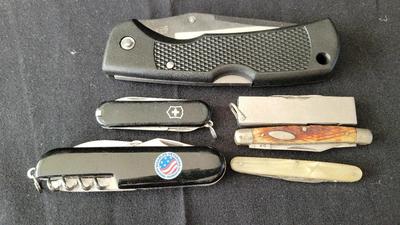COLLECTION OF POCKET KNIVES