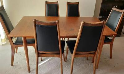 MID-CENTURY MODERN DINING TABLE WITH CHAIRS