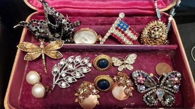 COSTUME JEWELRY WITH SMALL AMOUNT OF STERLING SILVER JEWELRY 