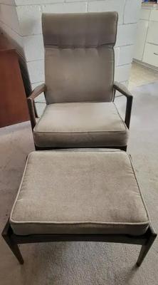 VINTAGE MID-CENTURY MODERN SELIG CHAIR AND OTTOMAN 