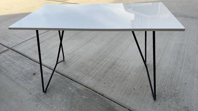 Modern Style Arrow Leg Table