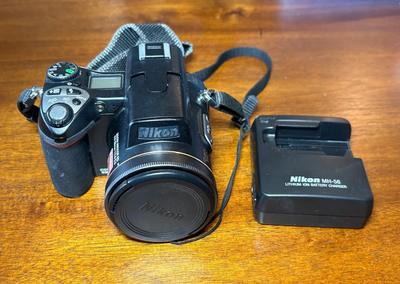 Nikon CoolPix 8800 VR Camera w/ Rechargeable Battery, Charging Dock & ML-L3 Wireless Remote