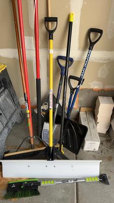 Outdoor Hand Tools & Snow Shovels