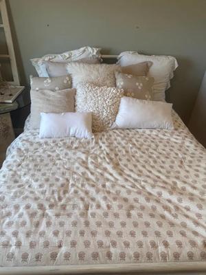 Woodblock Floral Print Queen Bed Set W/ Matching Pillows 