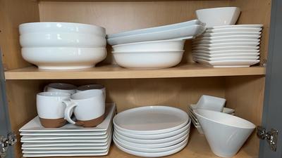 Kanwone & More Mixed Modern White Dinner Ware