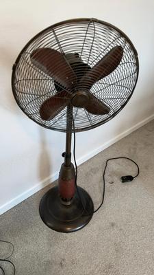 Deco Breeze 18” Oscillating Pedestal Fan