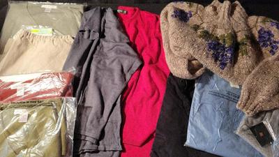 WOMENS XL CLOTHING LOT - TOPS, SWEATERS, AND LINEN PANTS