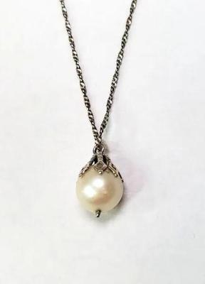 Vintage necklace cultured pearl and sterling chain